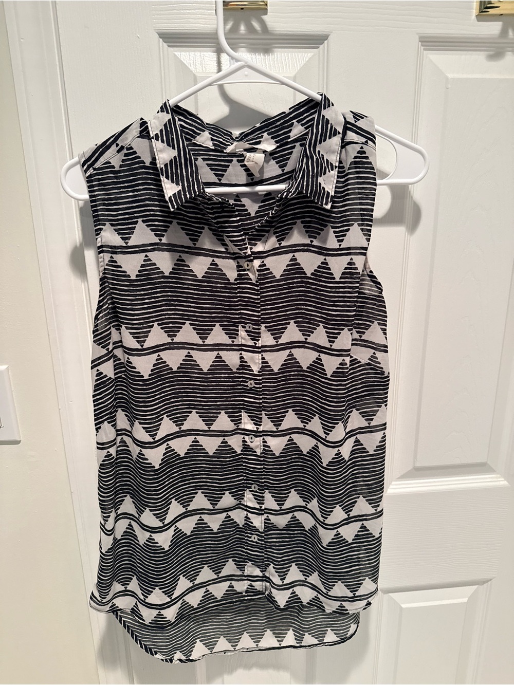 H&M Black & White Sleeveless Collared Button-Front Top